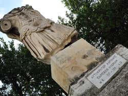 Agora Antigua, Estatua de Adriano