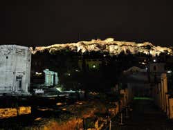 Agora Romana, vista de la Acropolis
